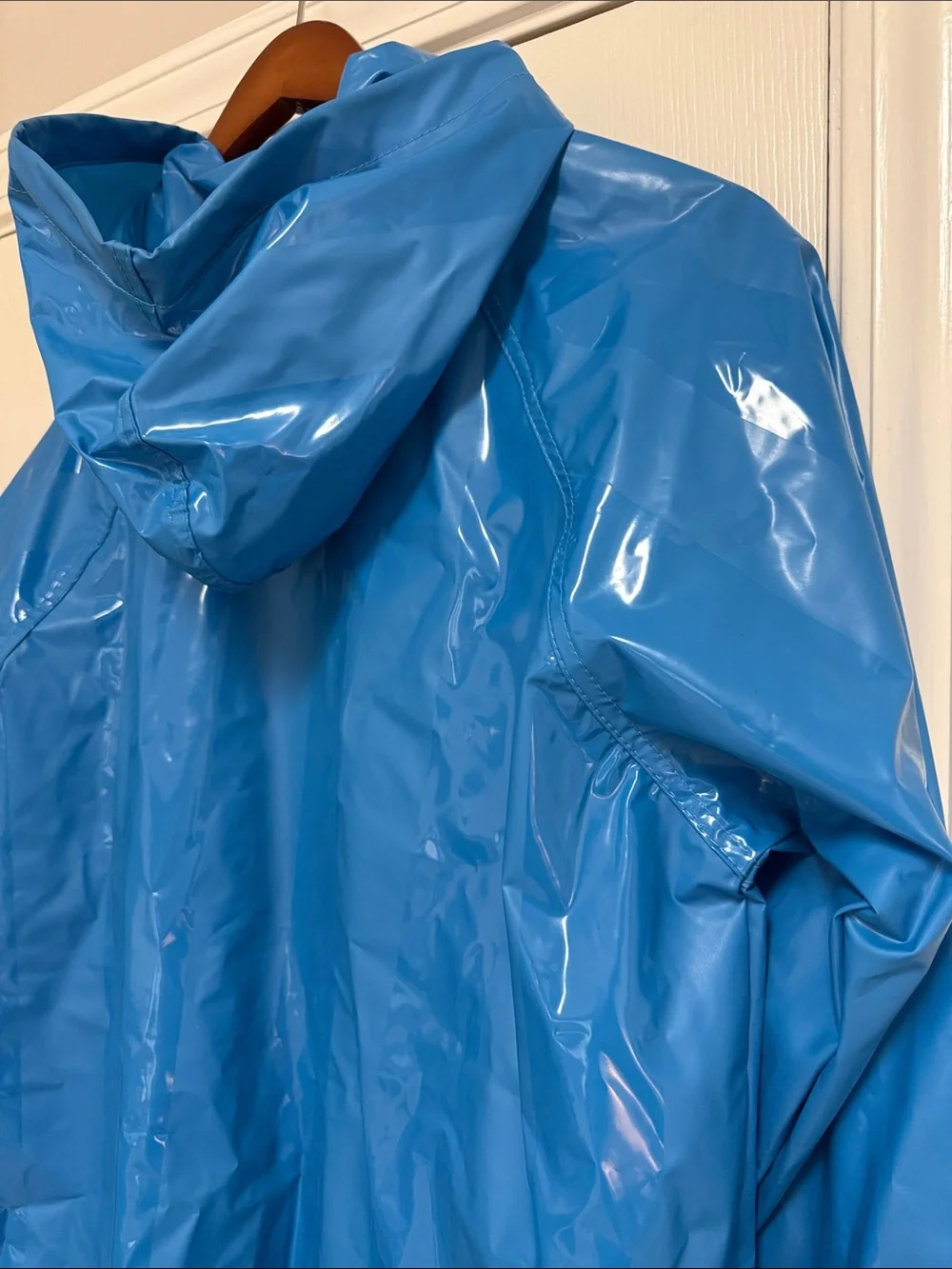 Totes Bright Blue Glossy Raincoat with Hood - Picture 7 of 16